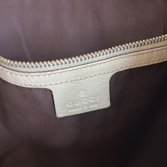 Gucci tote hobo style has wear monogram throughout - Picture 5 of 12